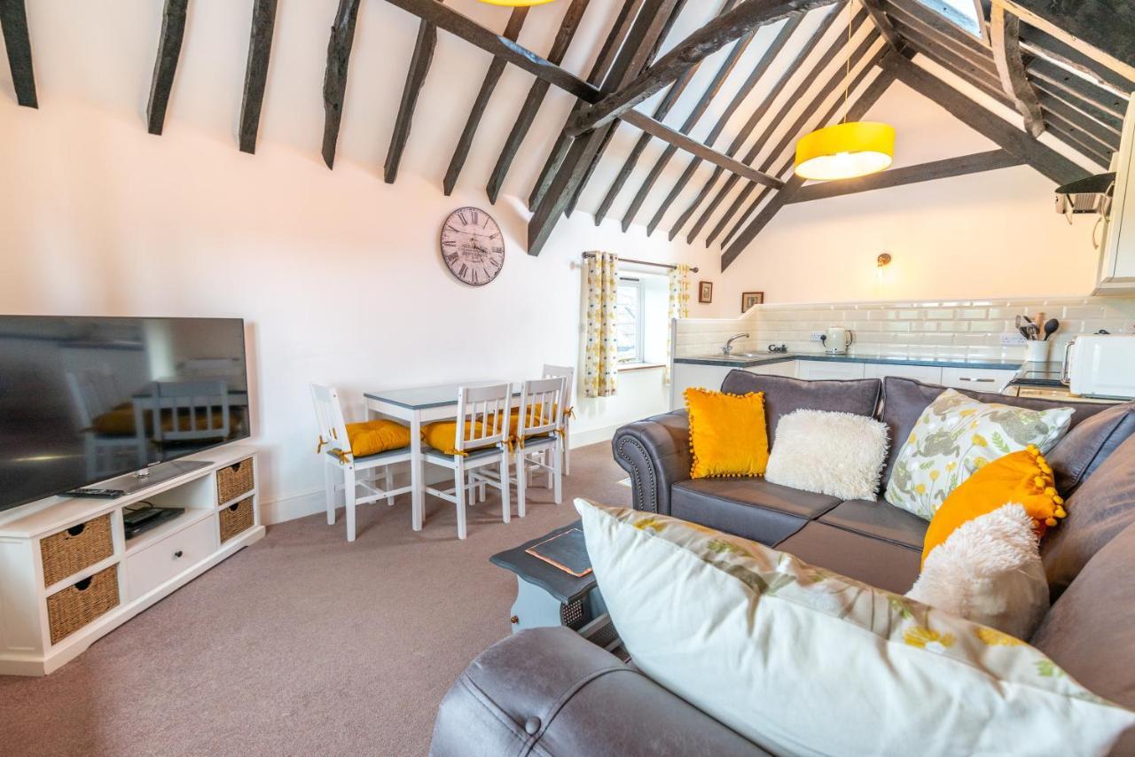 Valley Farm Holiday Cottages Аксминстер Экстерьер фото