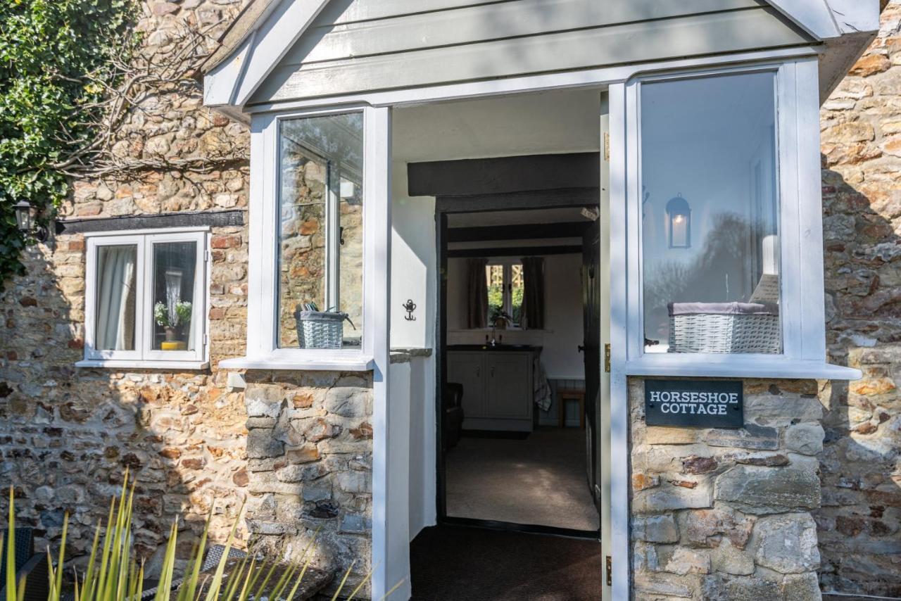 Valley Farm Holiday Cottages Аксминстер Экстерьер фото
