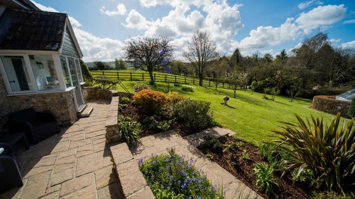 Valley Farm Holiday Cottages Аксминстер Экстерьер фото