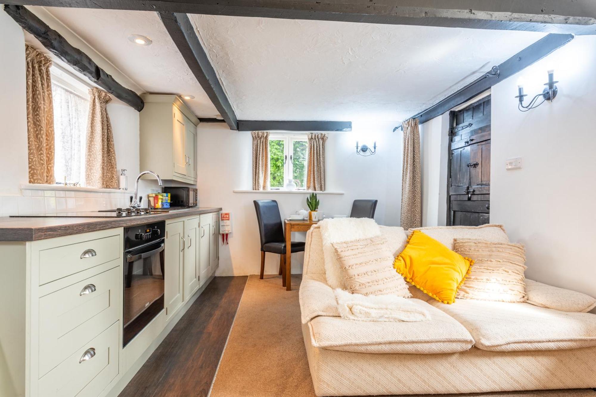 Valley Farm Holiday Cottages Аксминстер Номер фото