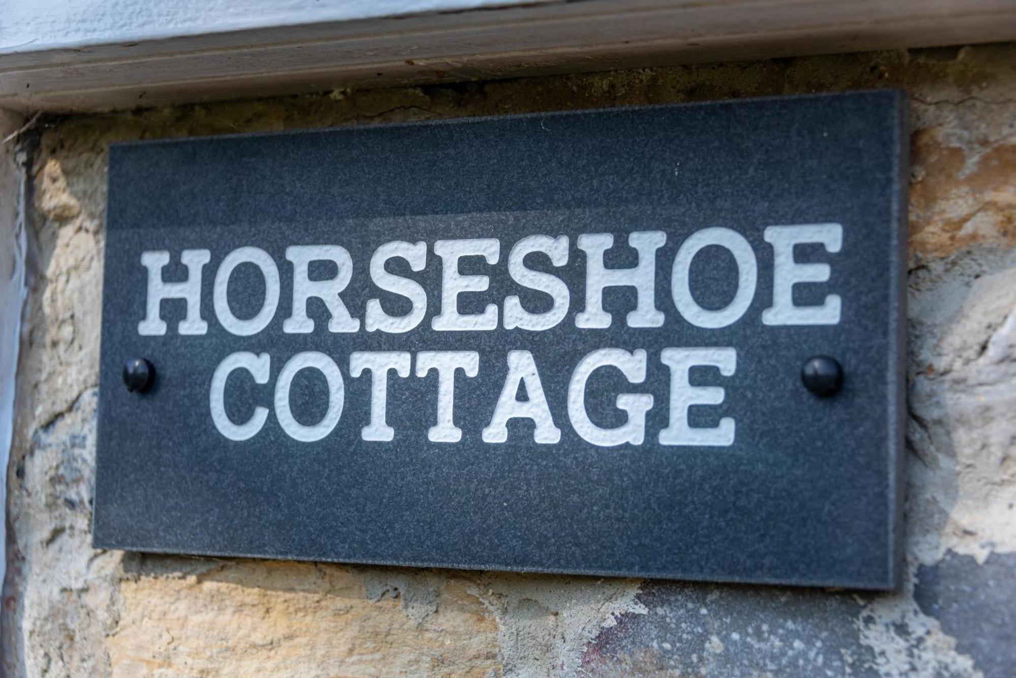 Valley Farm Holiday Cottages Аксминстер Номер фото